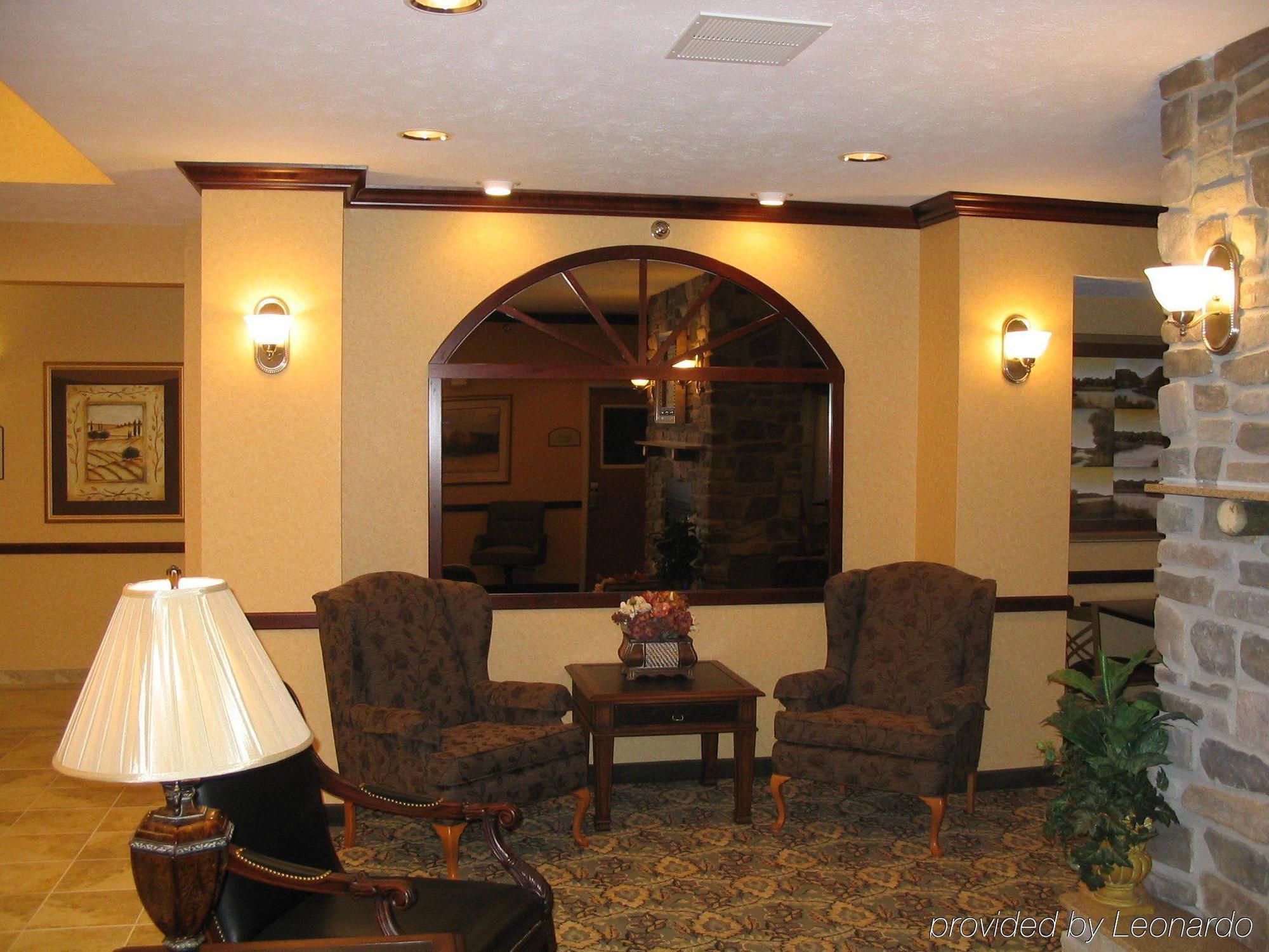 Holiday Inn Express Hotel & Suites Bismarck, An Ihg Hotel Interior photo